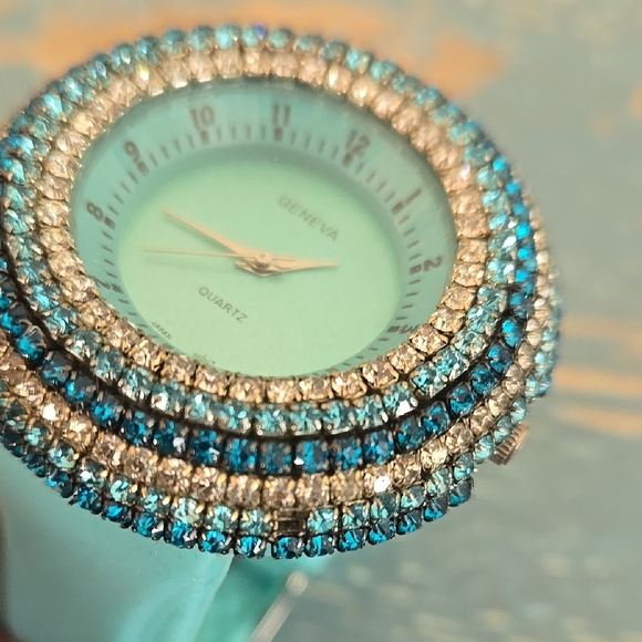 ✨️ Geneva Blue Rhinestone Watch - Picture 5 of 6